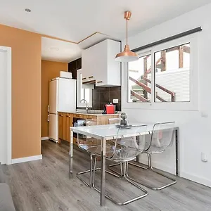 Appartement Cozy&new With Terrace, L'Hospitalet de Llobregat
