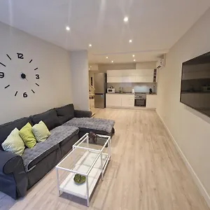 Apartment Barcelona Duplex De 3, L'Hospitalet de Llobregat